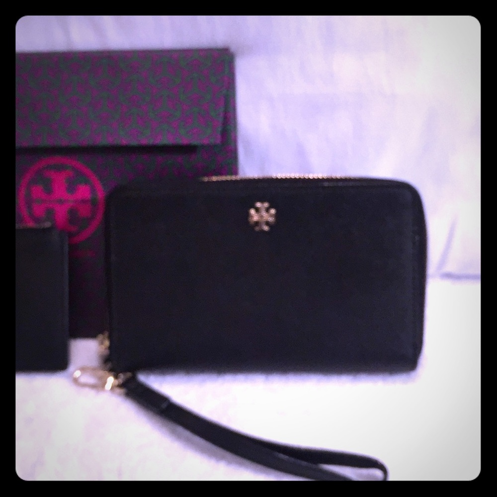 NWT TORY BURCH BLACK CELL PHONE Wristlet/clutch.